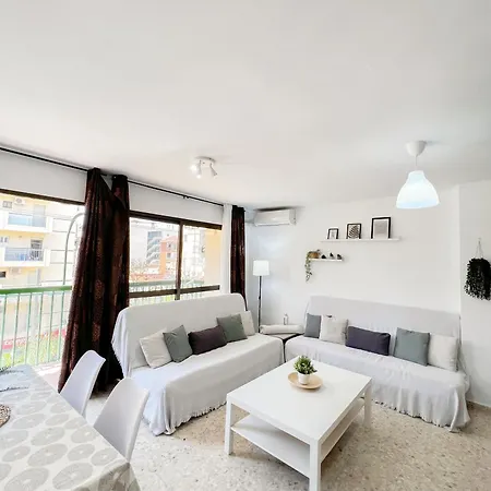 Bright And Cozy Flat By The Apartment