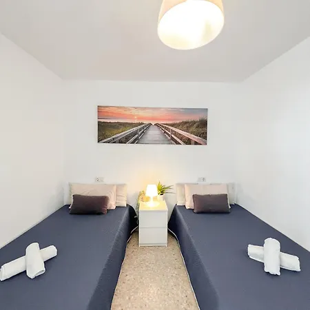 Bright And Cozy Flat By The Apartment