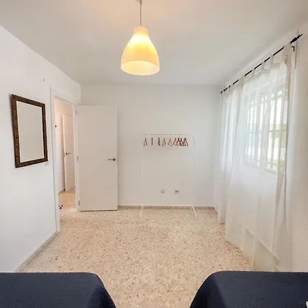 Bright And Cozy Flat By The Apartment